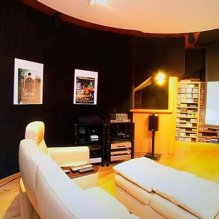 Fabulously Designed House, Swimming Pool And Jacuzzi Chalet